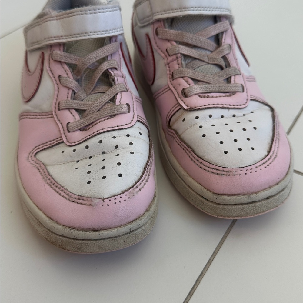 Nike Kids Pink and White Sneakers 1 girls - Picture 2 of 3